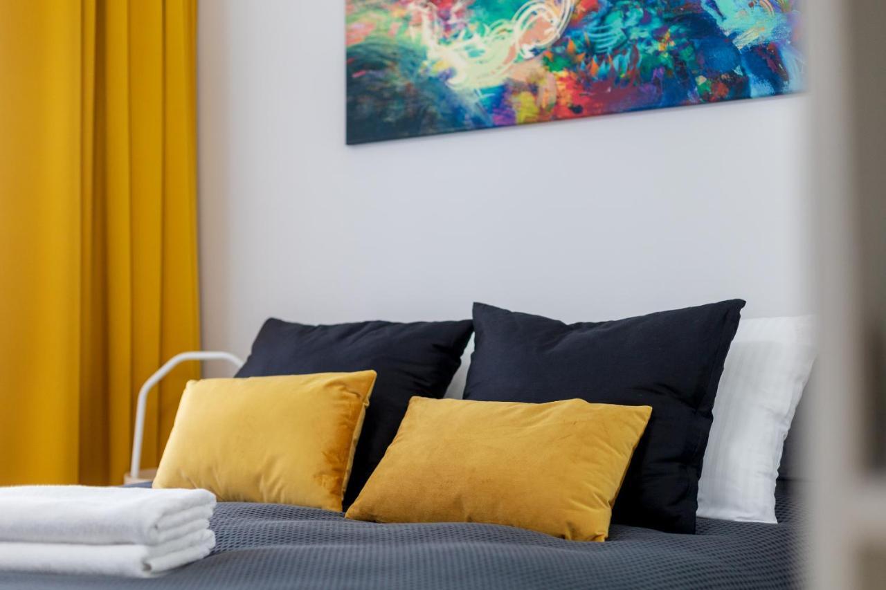 Yellow Sunset Studio Apartment Warsaw Exterior photo