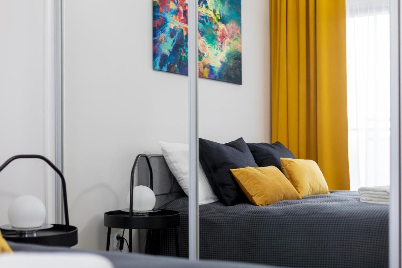 Yellow Sunset Studio Apartment Warsaw Exterior photo