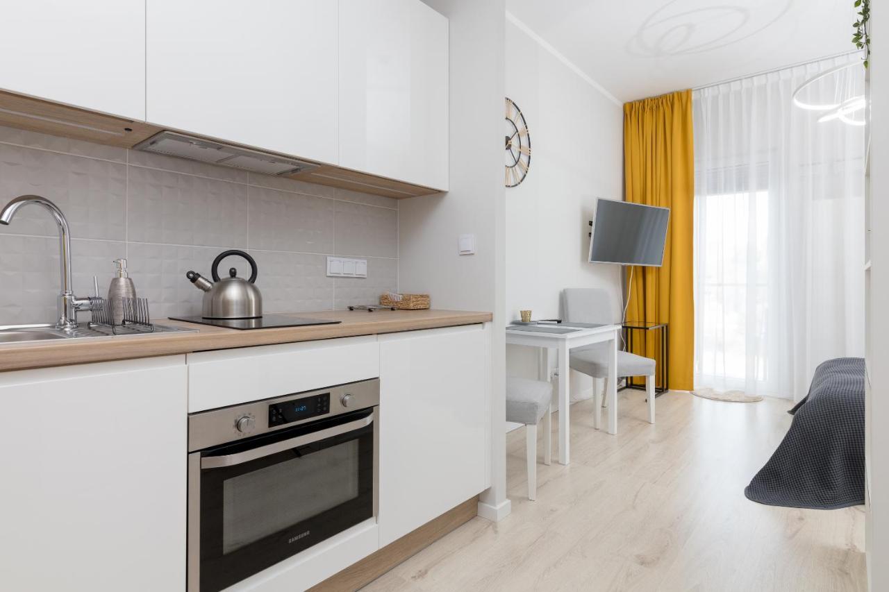 Yellow Sunset Studio Apartment Warsaw Exterior photo
